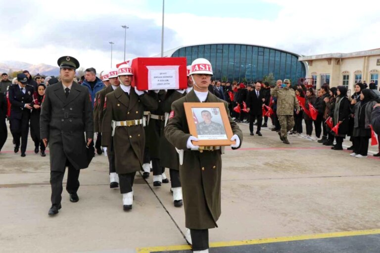Pençe-Kilit Operasyonu’nda şehit olan Emrah Gündüz’ün naaşı Erzincan’a getirildi