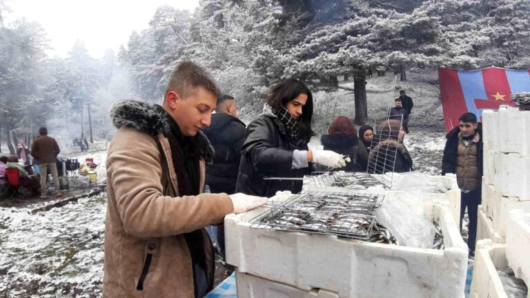 Abant Gölü’nde Klasik Hamsi Şenliği