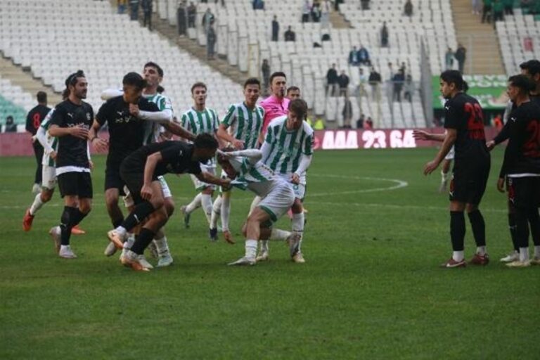 Alanda terör estiren Bursasporlu futbolculara liderleri da sahip çıkmadı