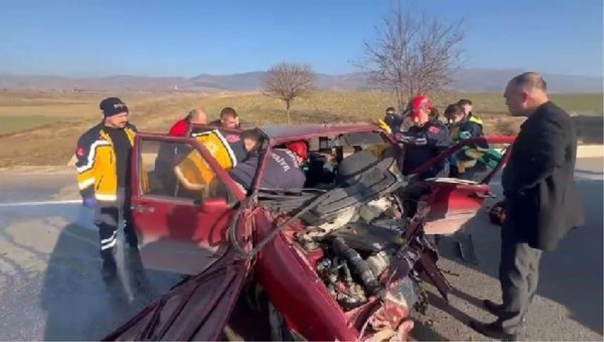 Amasya’da otomobil bariyerlere çarptı: 1 yaralı