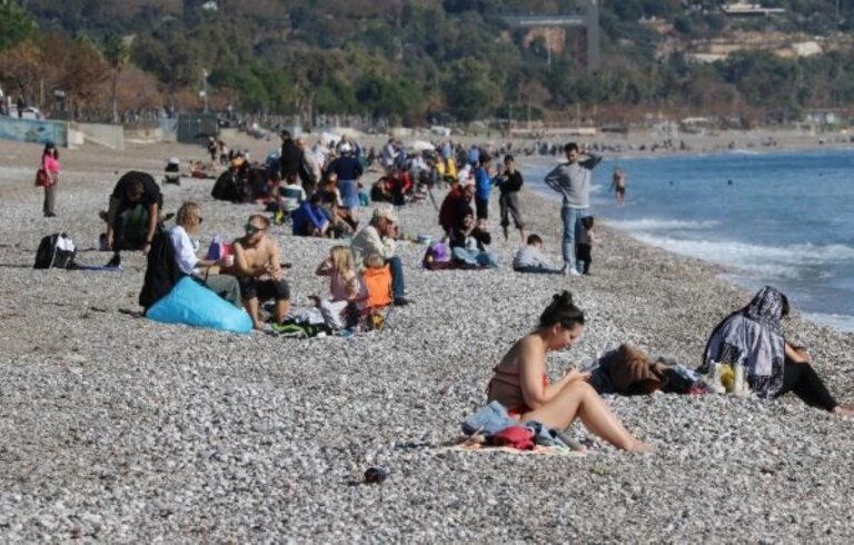 Antalya’da Güneşli Havada Denizin Keyfi