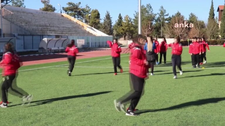 Burdur’da Kadın Futbol Takımı Kuruldu. Takım Kaptanı Can: “Kadınlara Olan Görüşlerin Futbolla Değişeceğinden Eminiz”