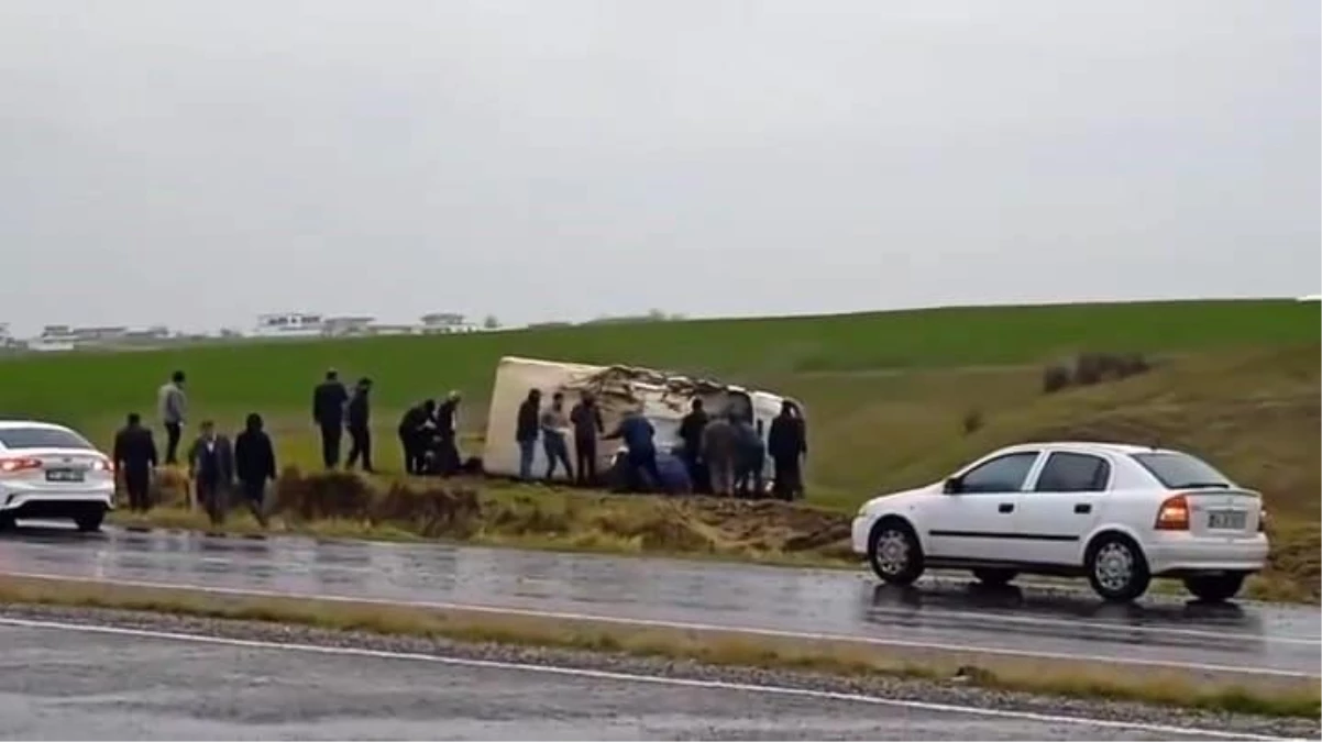 Diyarbakır Silvan karayolunda kamyonet takla attı, 5 kişi yaralandı