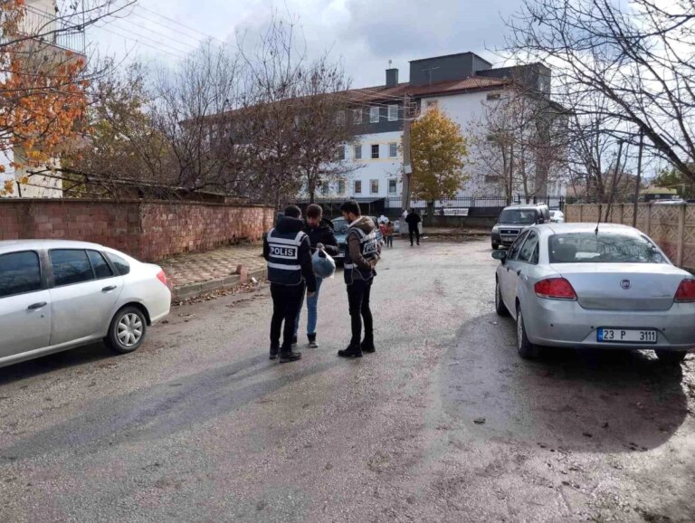 Elazığ’da okul önlerinde kontrol