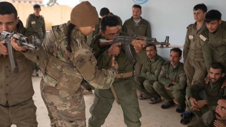 Fotoğraf 12 şehit verdiğimiz saldırıdan 3 gün sonra çekildi! ABD’den terör örgütüne silah kullanma eğitimi