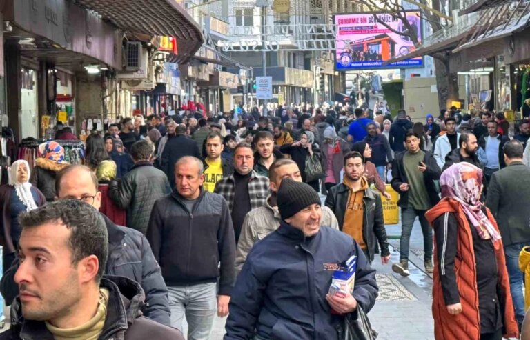 Gaziantep’te Yılbaşı Alışverişi Yoğunlaşıyor