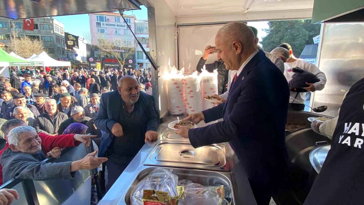 Gebze’de şehitler için dualar edildi, 2 bin kişilik yemek dağıtıldı