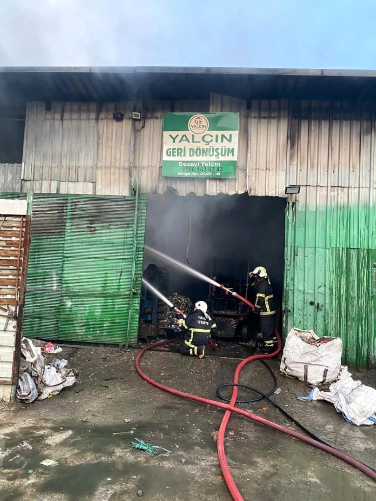 İskenderun’da Sanayi Sitesinde Çıkan Yangın Denetim Altına Alındı