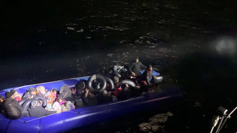 İzmir’de 11 sistemsiz göçmen kurtarıldı, 34 sistemsiz göçmen yakalandı