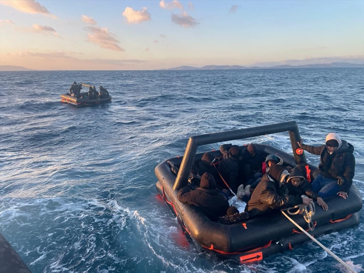 İzmir’de 96 düzensiz göçmen kurtarıldı