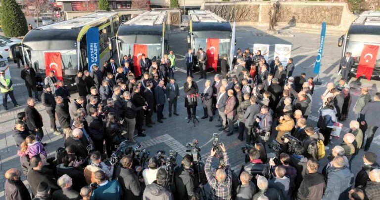 Kayseri Büyükşehir Belediyesi 15 Yeni Elektrikli Otobüsü Filosuna Ekledi