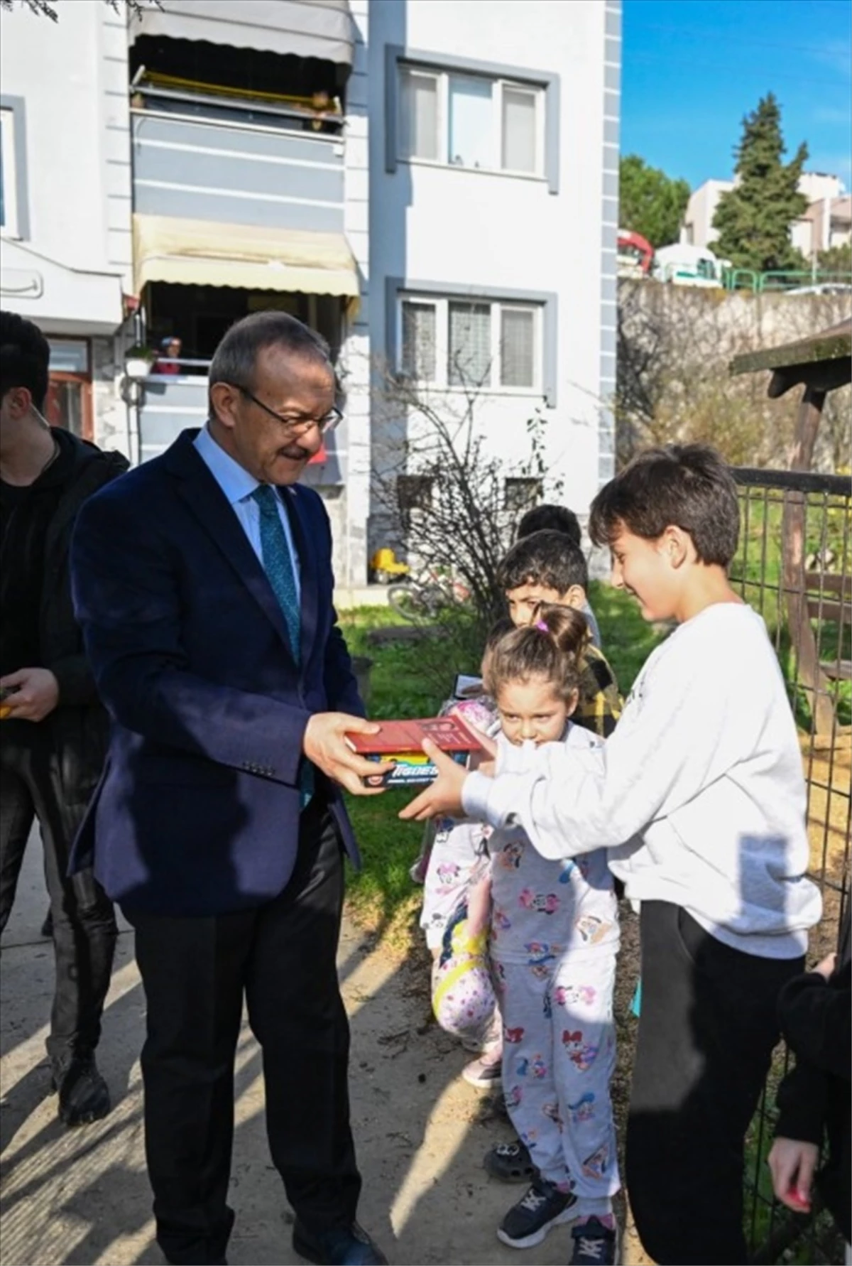 Kocaeli Valisi Seddar Yavuz ve eşi Selda Yavuz’un kurucusu oldukları ‘Gönülden Gönüle’ projesi kapsamında 4 bin 330 hane ziyareti gerçekleştirildi