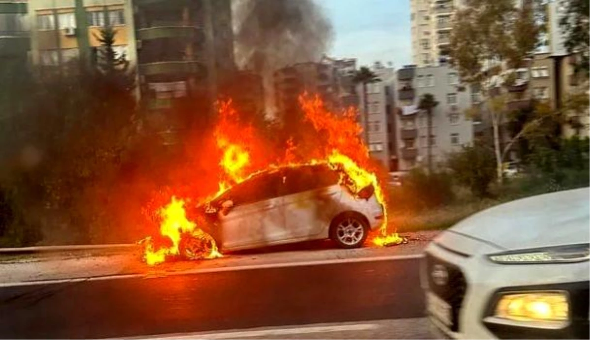 Mersin’de 4 Araç Motorunda Yangın Çıktı