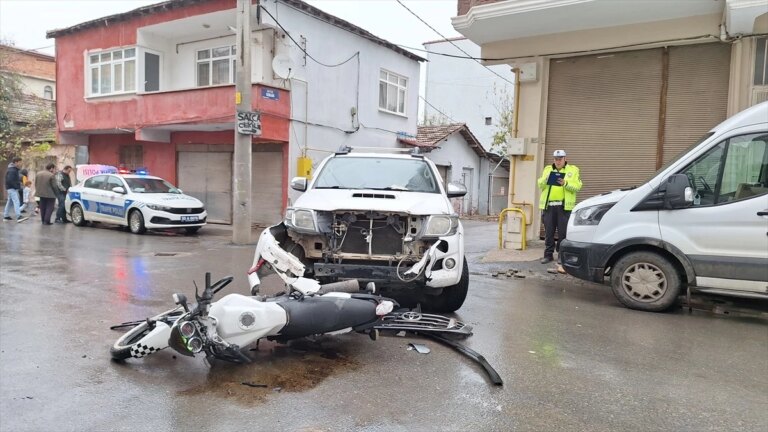 Samsun’da Kamyonet ile Motosiklet Kaza Yaptı