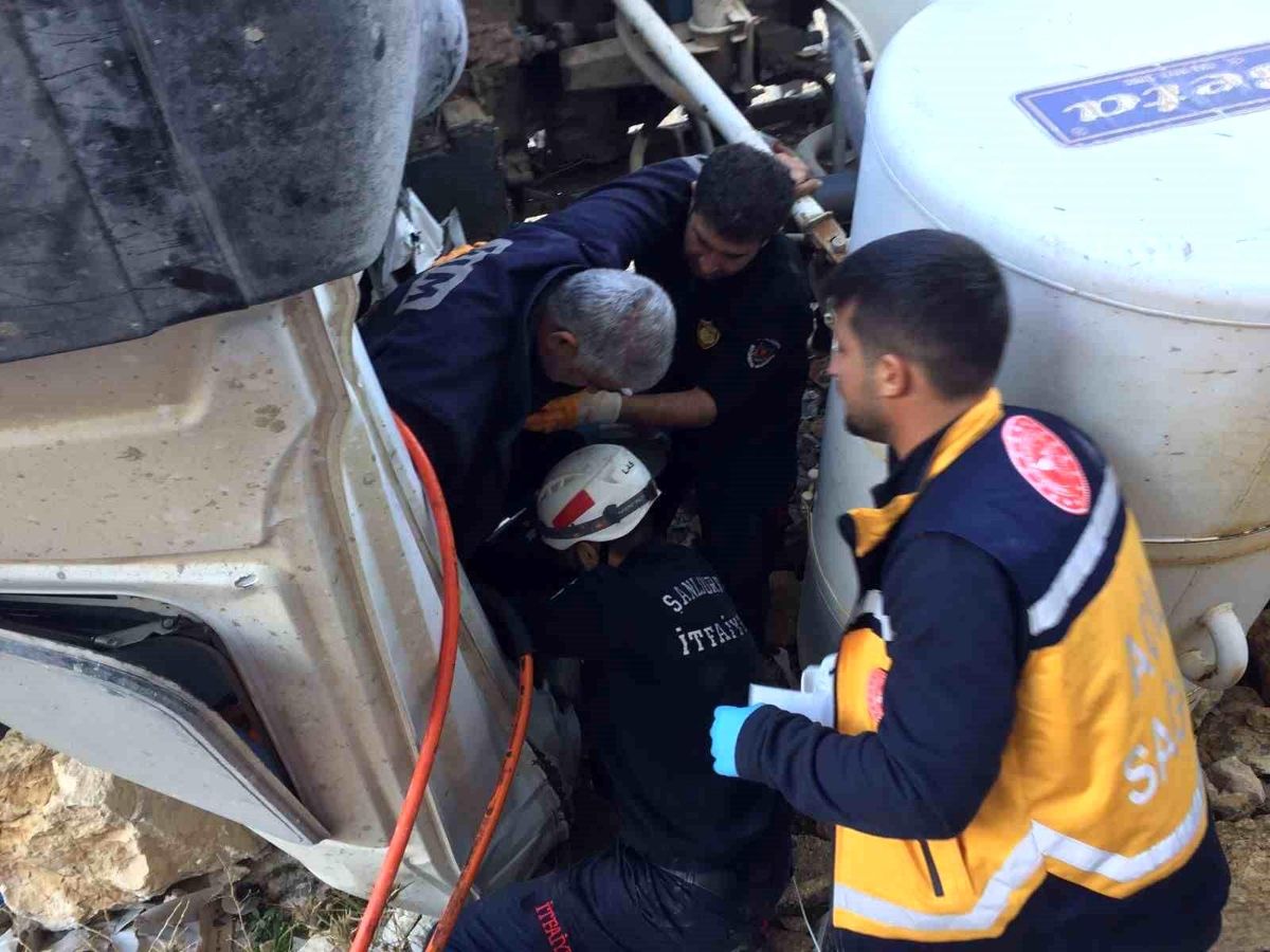 Şanlıurfa’da Beton Mikseri Devrildi, Şoför Yaralandı