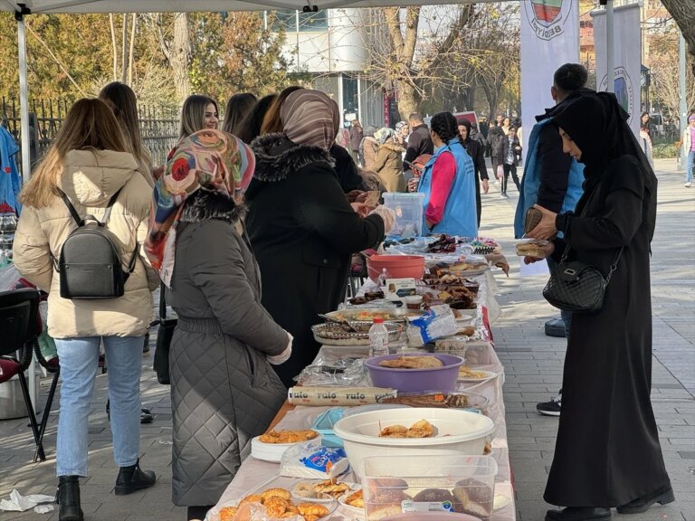 Siirt Belediyesi Filistin Yararına Kermes Düzenledi