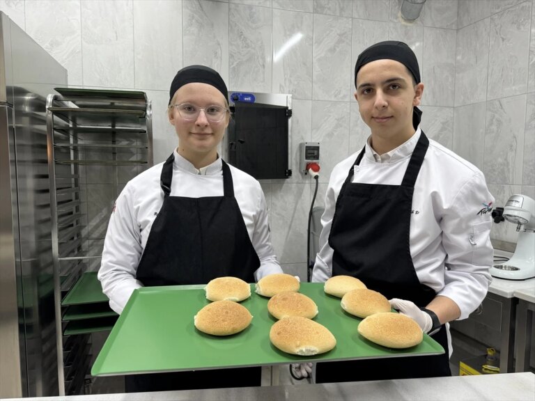 Tekirdağ’da Lise Öğrencileri Çölyak Hastalarına Yardım Ediyor