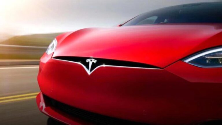 Tesla, kapı güvenliği arızasıyla 120 bin aracı geri çağırıyor