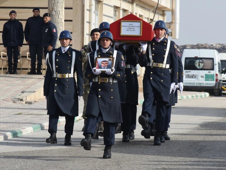 Trafik kazasında şehit olan Uzman Çavuş Elmas, Malatya’da son seyahatine uğurlandı