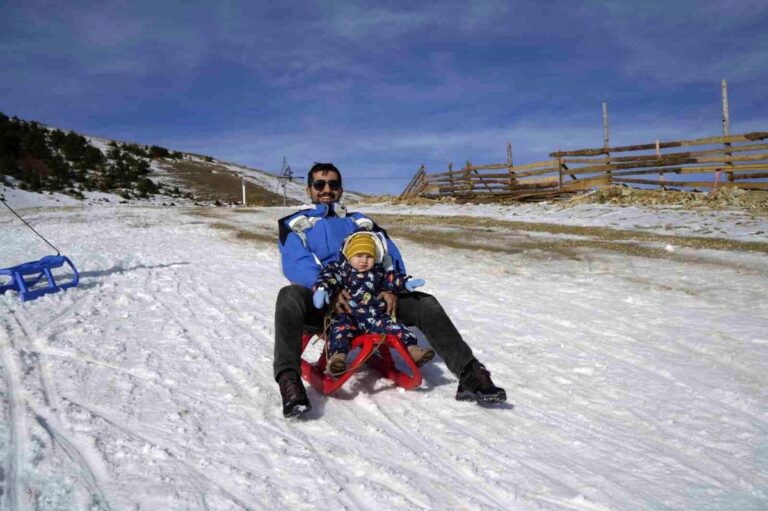 Yılbaşına Zigana Dağı’nda Girmek İsteyen Turistler Zigana Gümüşkayak Kayak Merkezi’ne Akın Etti