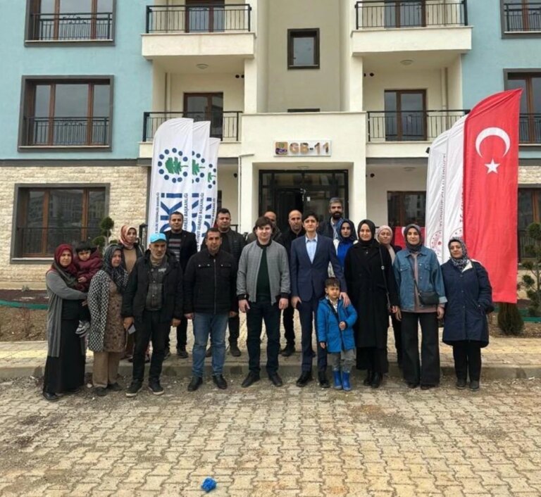 Adıyaman’da hak sahibi depremzedeler kalıcı konutları gezdi