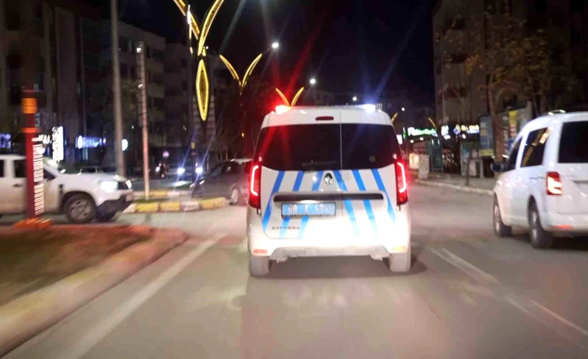 Aksaray’da 14 yaşındaki çocuk babasının aracını kaçırarak polis kovalamacası yaşattı