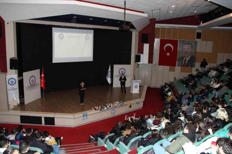 Aydın’da Üniversite Öğrencilerine Siber Suçlar ve Siber Güvenlik Semineri