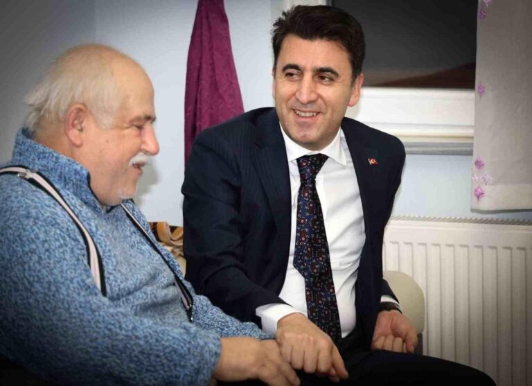 Bilecik Valisi Şefik Aygöl, diyaliz hastası Kıbrıs Gazisi Mustafa Ekin’i ziyaret etti