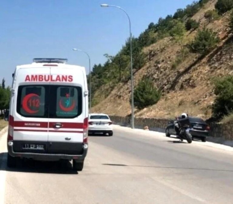 Bilecik’te Denetimden Çıkan Araç İstinat Duvarına Çarptı