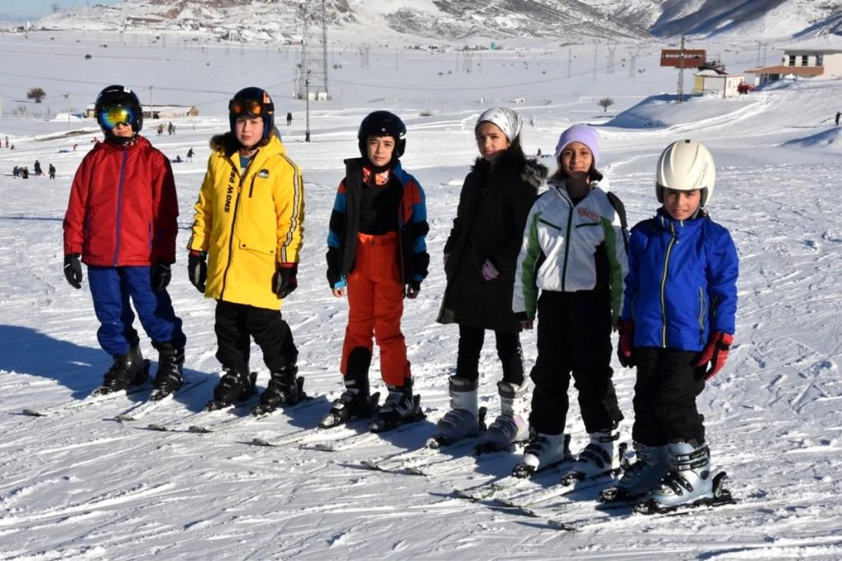 Bitlis’te El Aman Tesisi Kayak Severlere Hizmet Vermeye Başladı