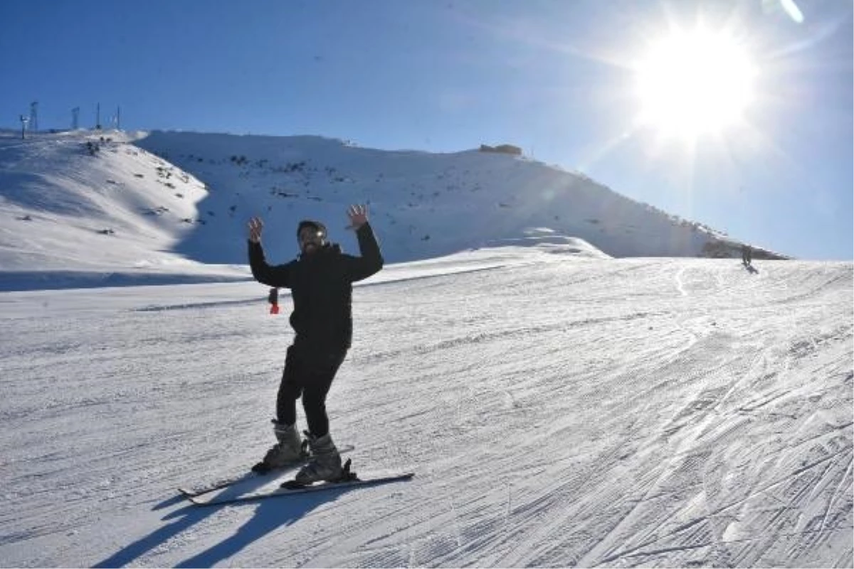 Bitlis’te Kar Yağışı Sonrası Kayak Dönemi Açıldı