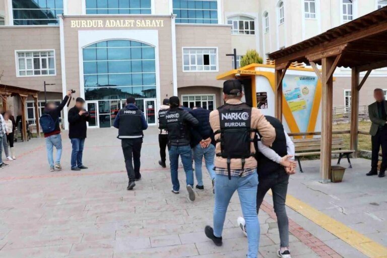 Burdur’da Uyuşturucu Operasyonu: 3 Şahıs Tutuklandı