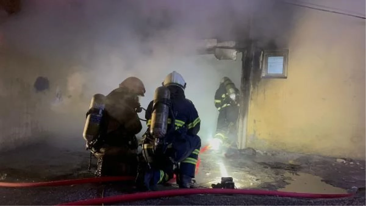 Bursa’da 4 Katlı Binada Çıkan Yangın Söndürüldü