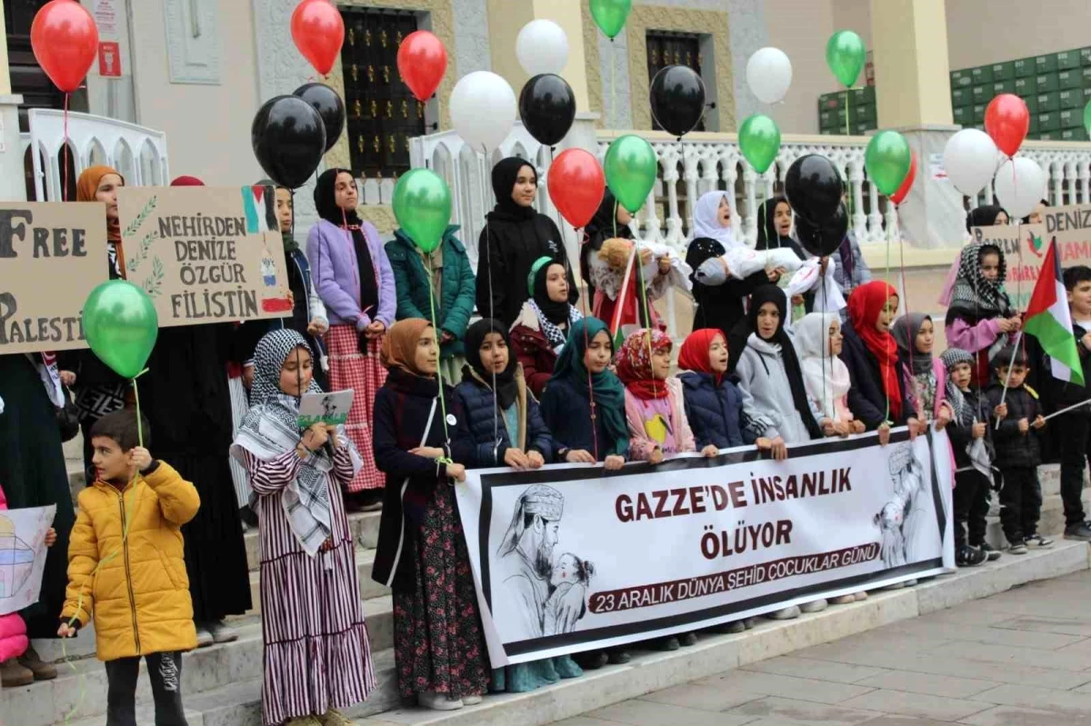 Denizli’de İsrail’in Filistin’deki vahşetine tepki: Çocuklar gökyüzüne yüzlerce balon bıraktı