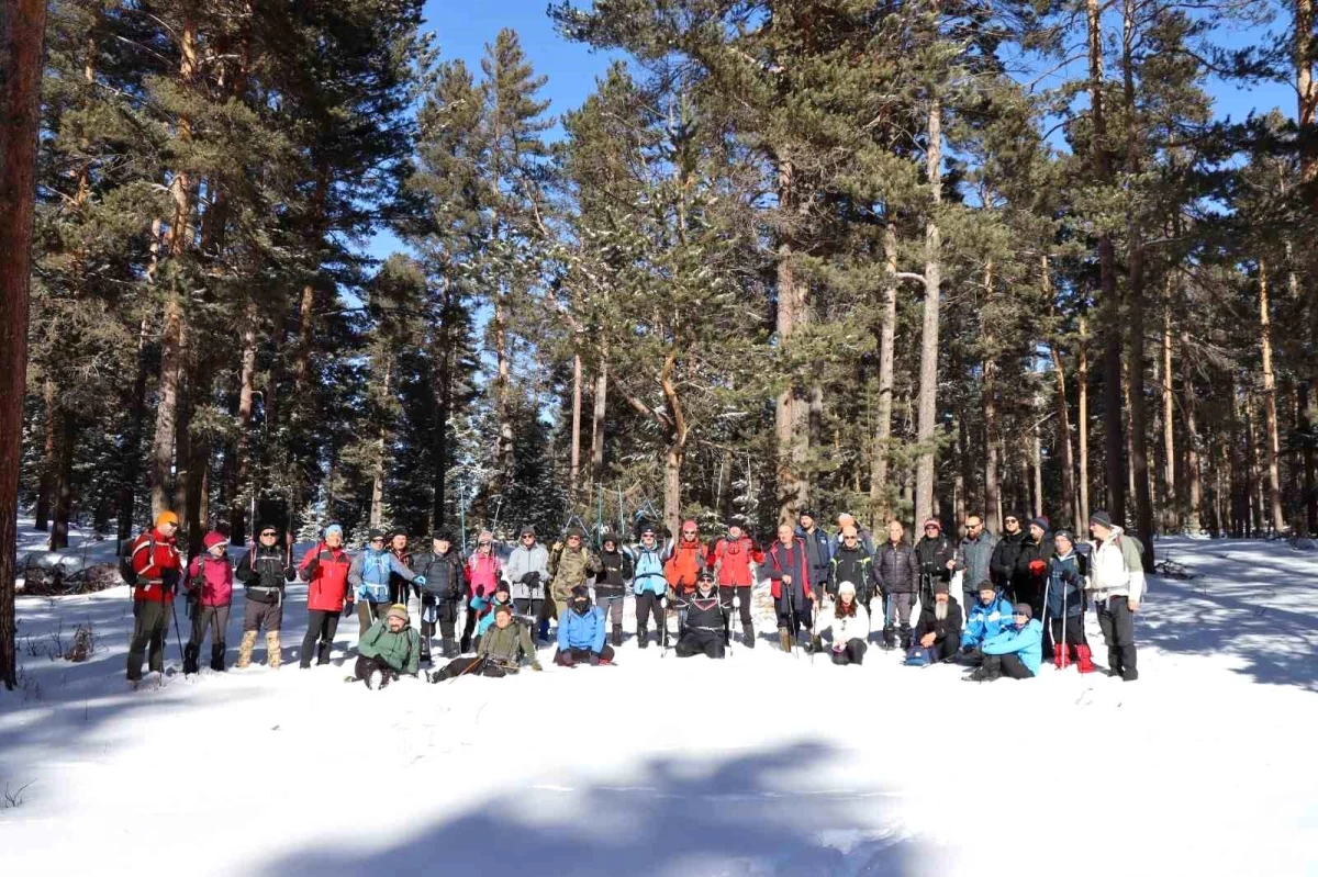 Doğa Severler ve Erzurum Yürüyüş Grubu Sarı Çam Ormanlarına 50 Santimetre Karda Yürüdü