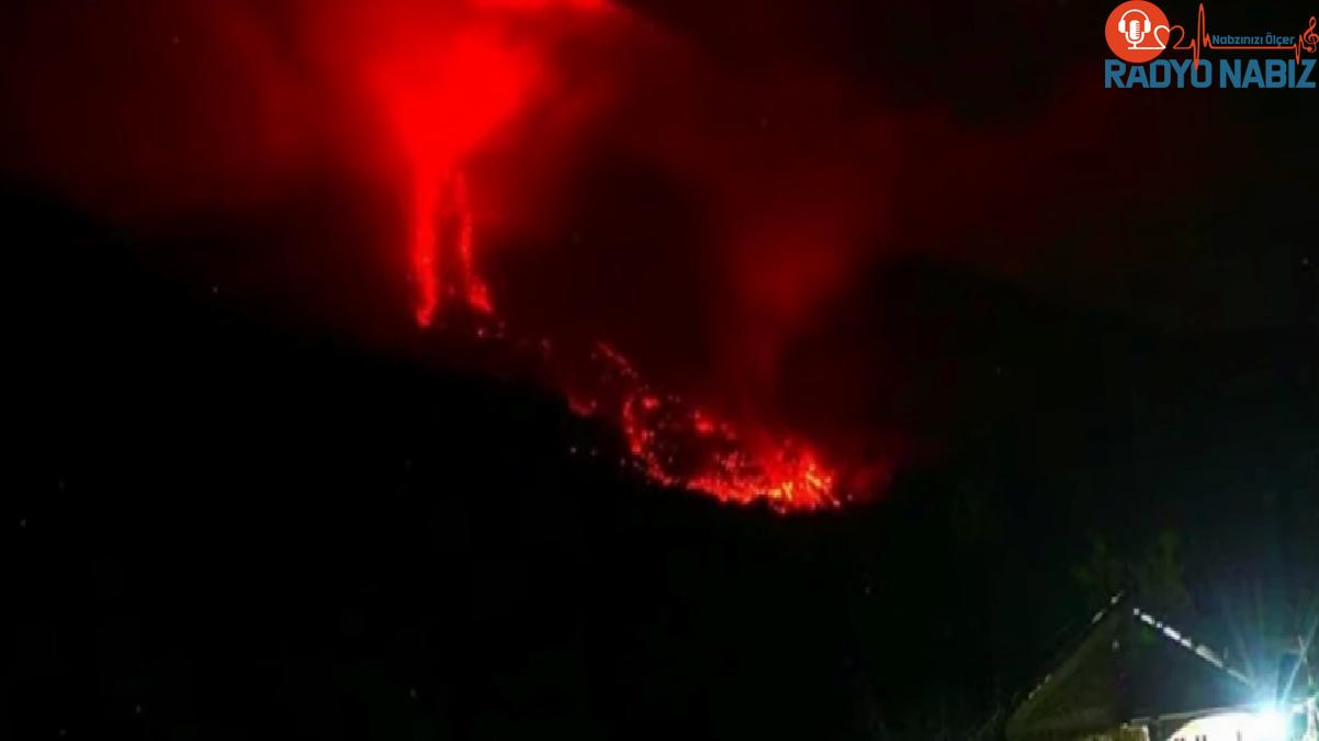 Endonezya’da Merapi Yanardağı patladı