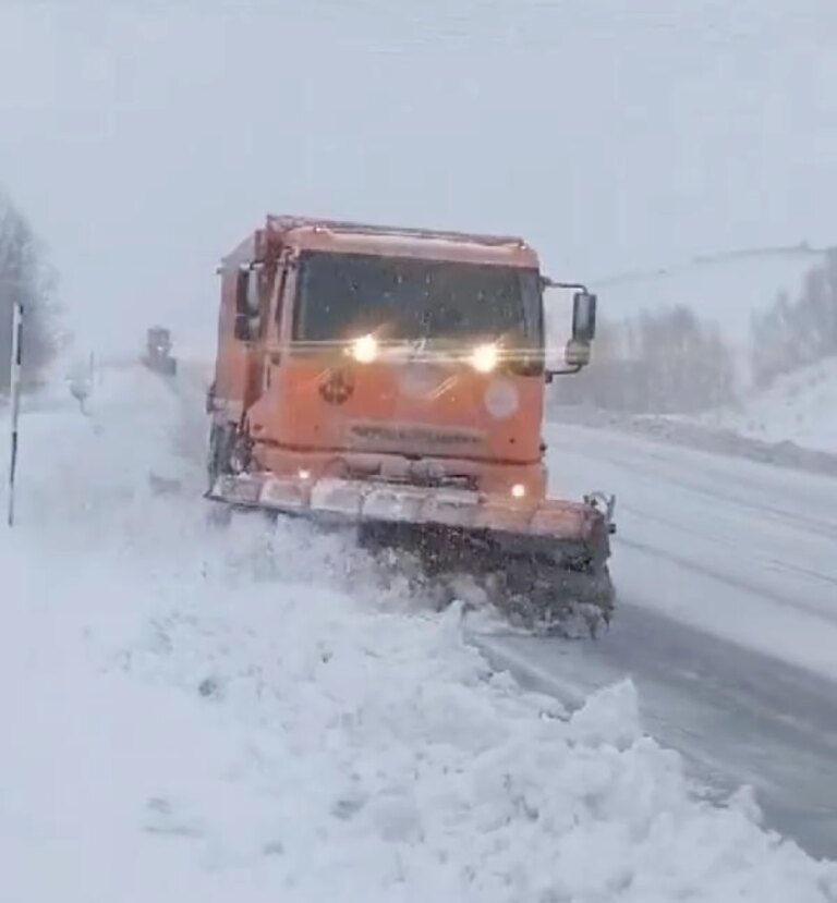 Erzincan’da Kar Yağışı Sonrası Geçitlerde Çalışma