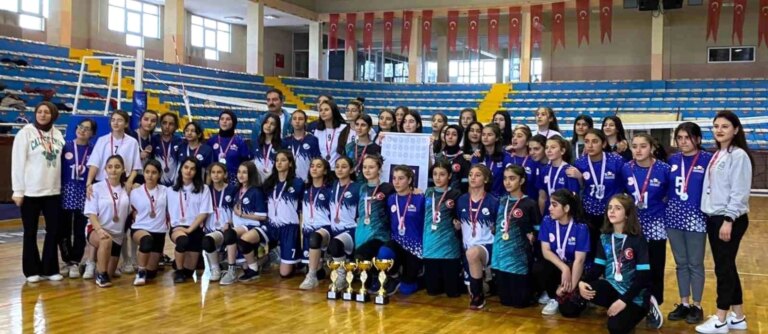 Erzurum’da Okul Sporları Voleybol Turnuvasında Aşkale Rüzgarı Esti