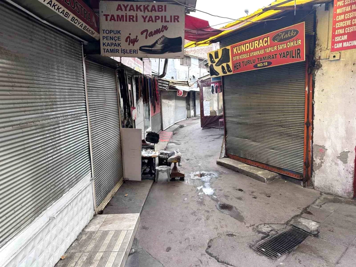 Eskişehir’de Yeni Yılın Birinci Gününde Esnaf Kepenk Kapattı