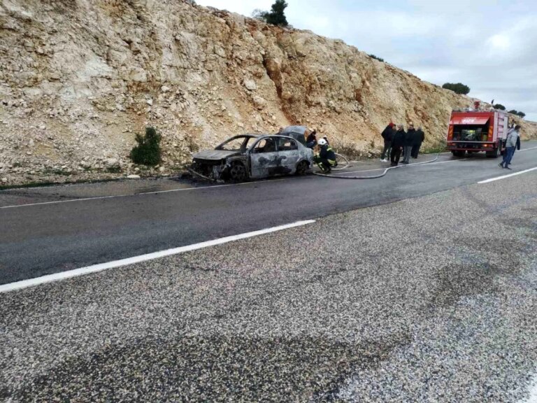 Gaziantep’te otomobil alev topuna döndü