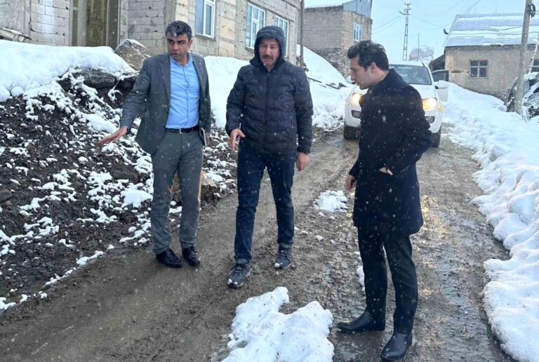 Hakkari Vali Yardımcısı ve İl Özel İdaresi Genel Sekreteri Otluca köyünde incelemelerde bulundu