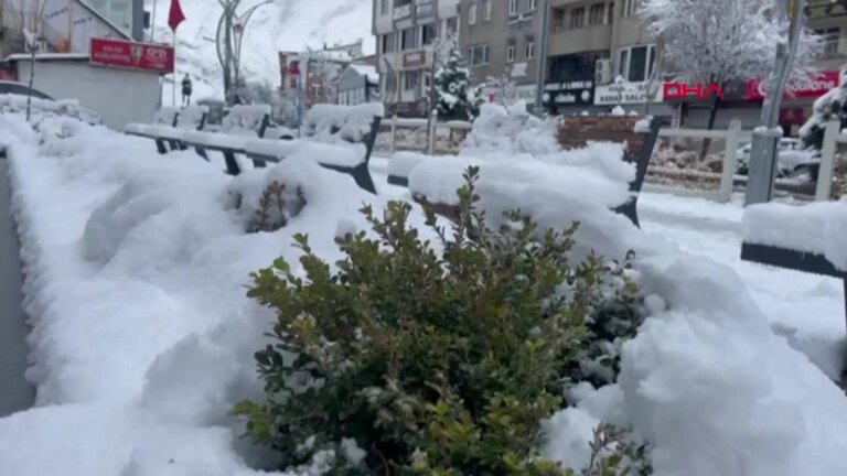 Hakkari’de Kar Yağışı Nedeniyle 94 Köy ve 190 Mezraya Ulaşım Sağlanamıyor