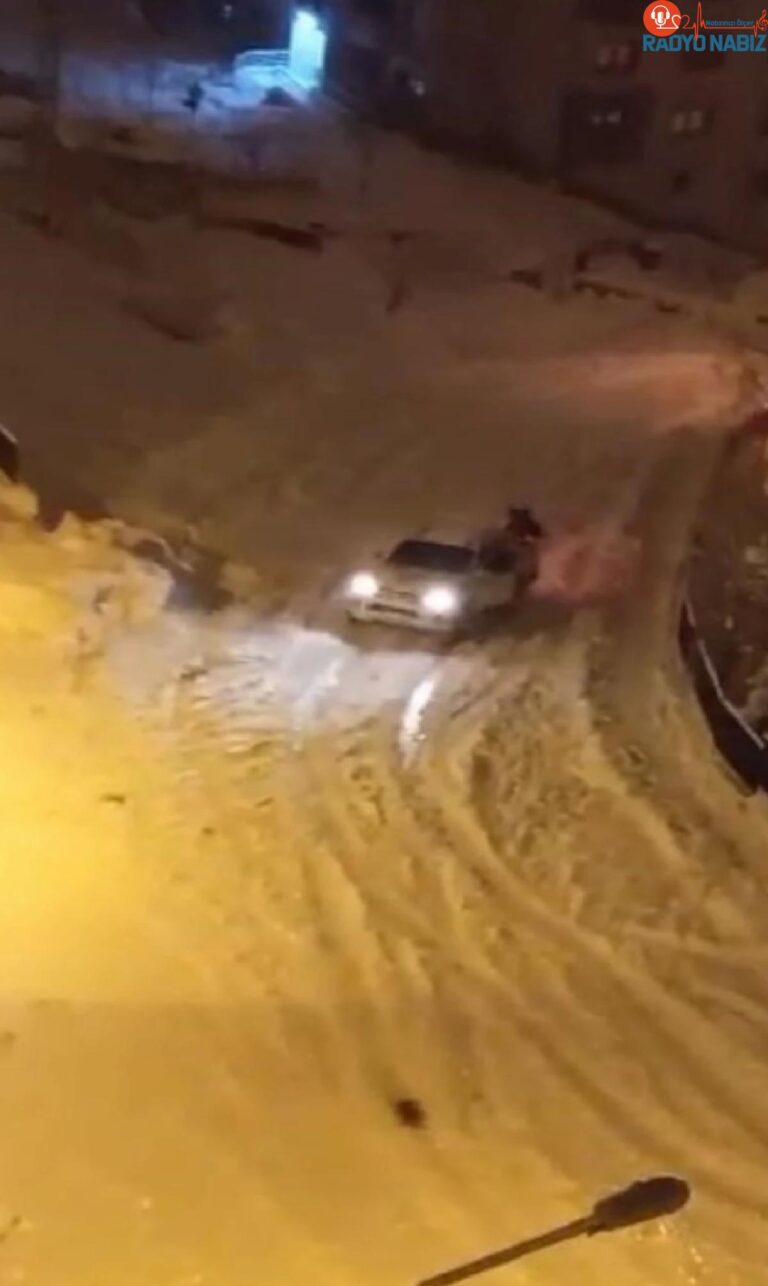 Hakkari’de Kayan Kamyonetin Altında Kalmaktan Son Anda Kurtulan Kadın