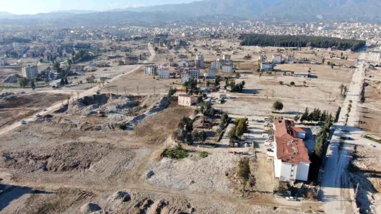 Hatay’da afetzede vatandaşlar geleceğe umutla bakıyor