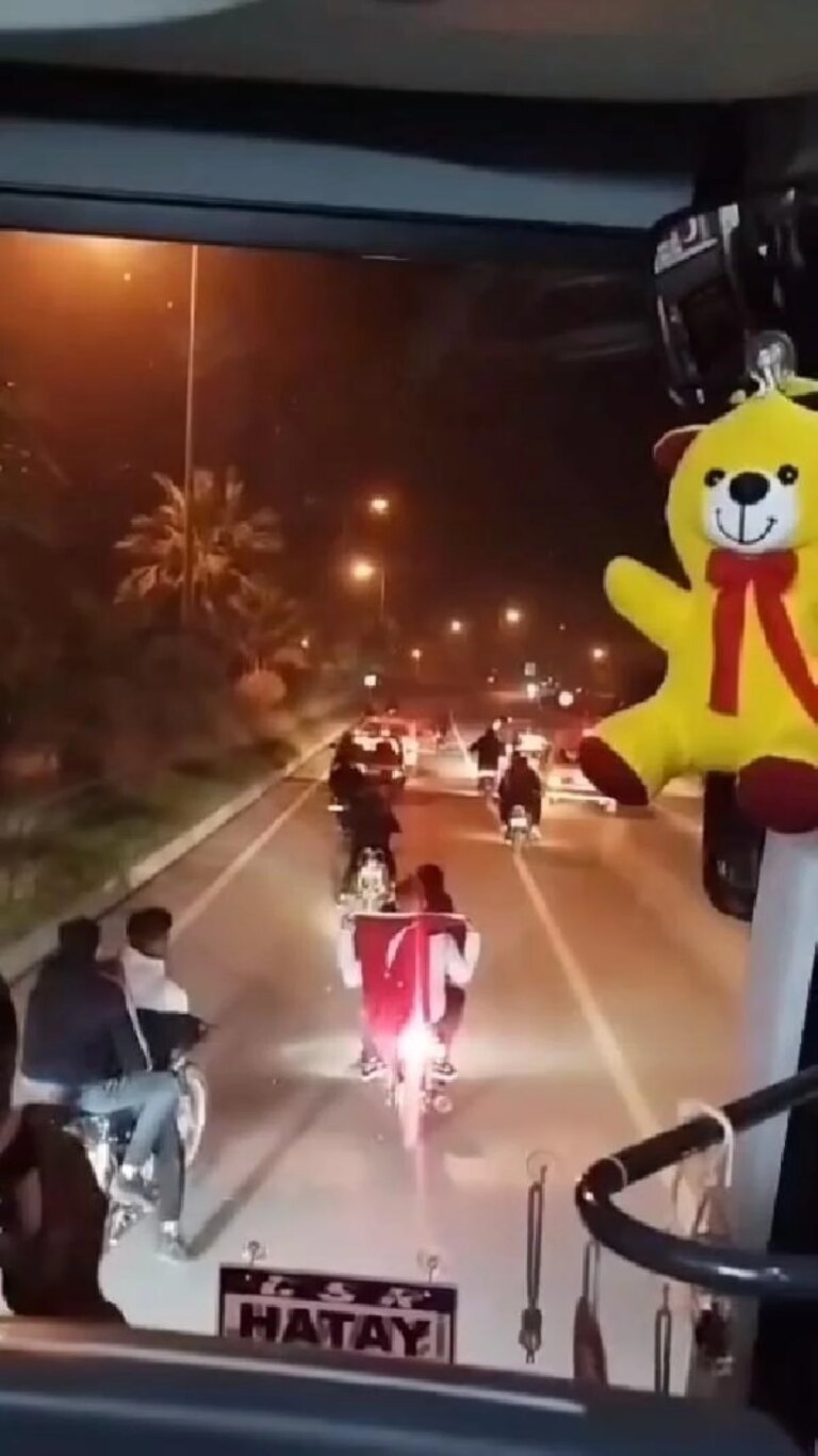 Hatay’da asker uğurlama konvoyunda trafiği tehlikeye atan motosiklet sürücülerine ceza