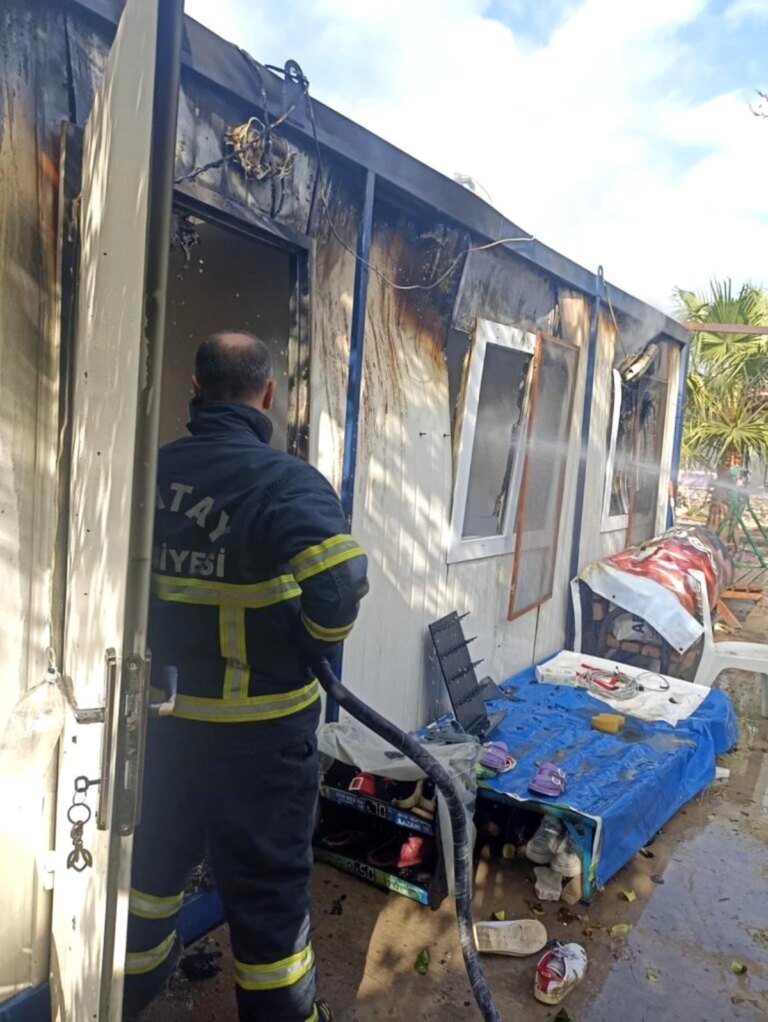 Hatay’da konteyner yangını