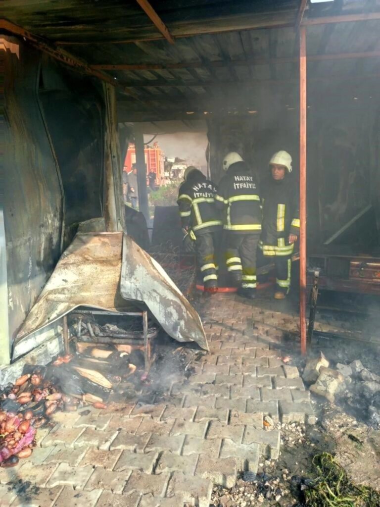 Hatay’da Konteyner Yangını Hızlı Müdahale ile Söndürüldü