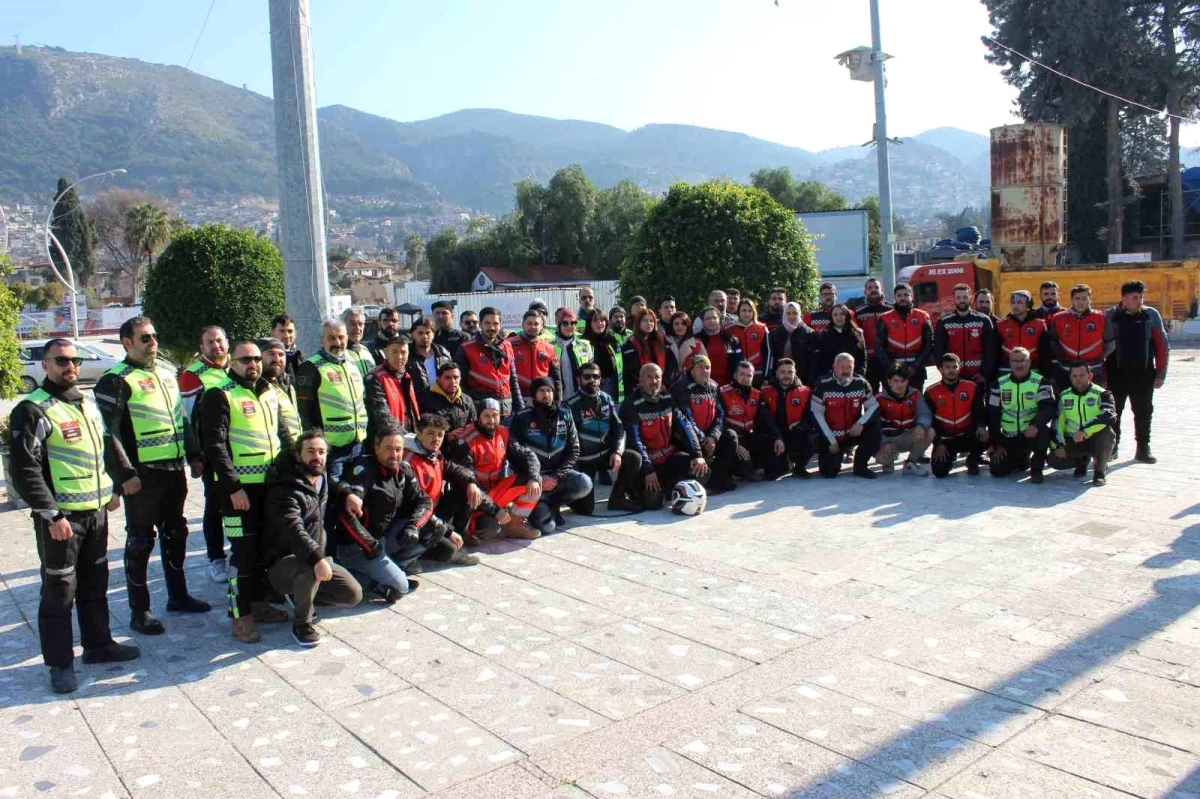 Hatay’da motorcular asrın felaketini unutturmamak için bir ortaya geldi