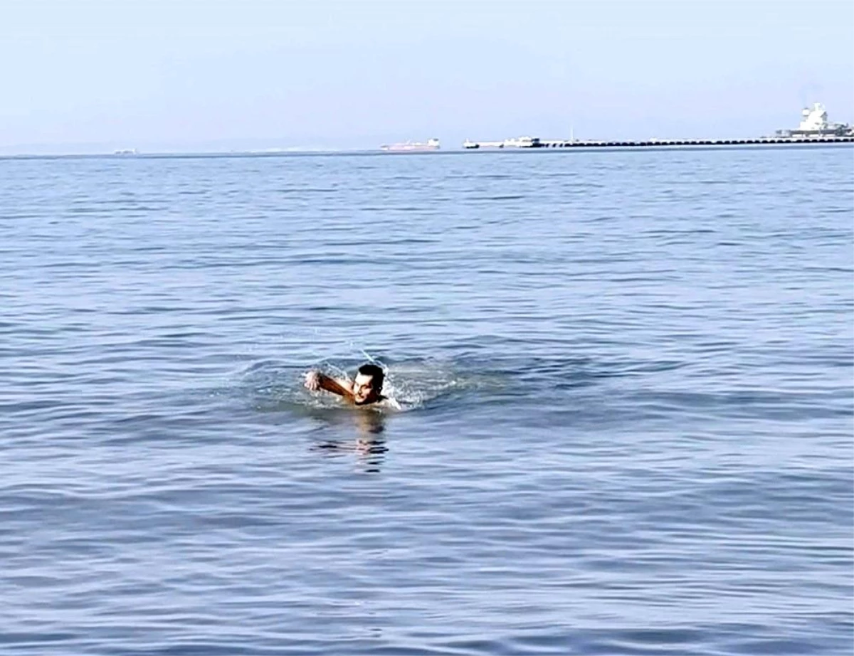 Hatay’da Yağışlı Havaya Karşın Deniz Keyfi