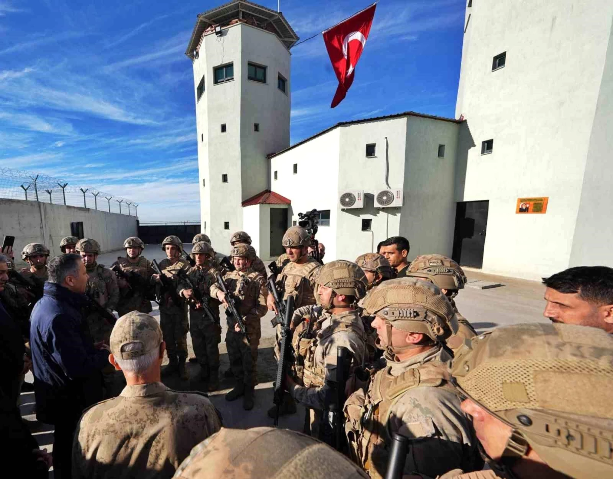 İçişleri Bakanı Ali Yerlikaya, Mardin’deki Dibek Jandarma Üs Bölgesi’ni ziyaret etti